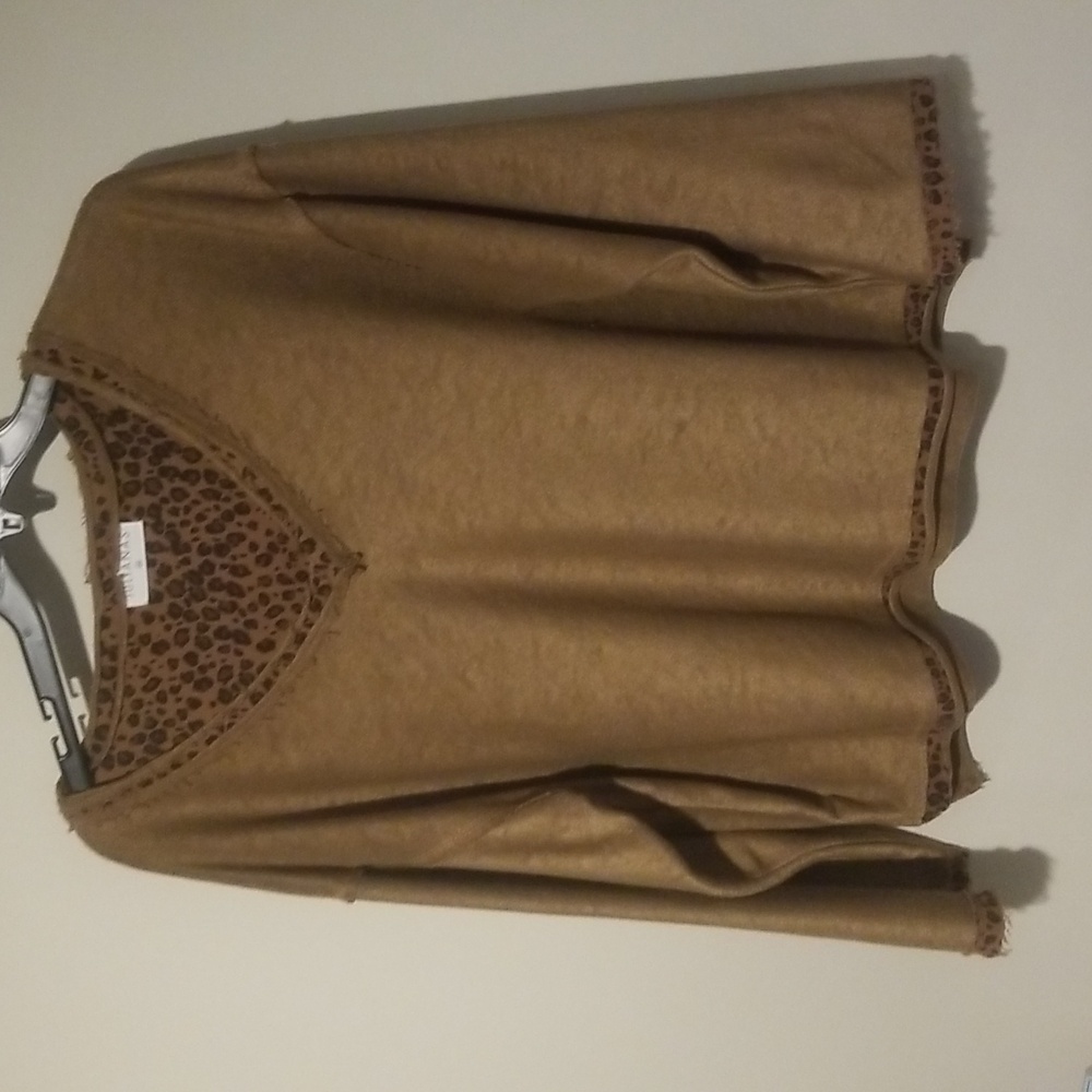Ladies Sweatshirt.